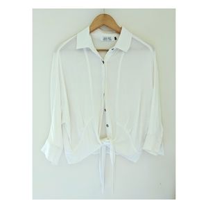 NWOT Size S Ava Sky tied top in white